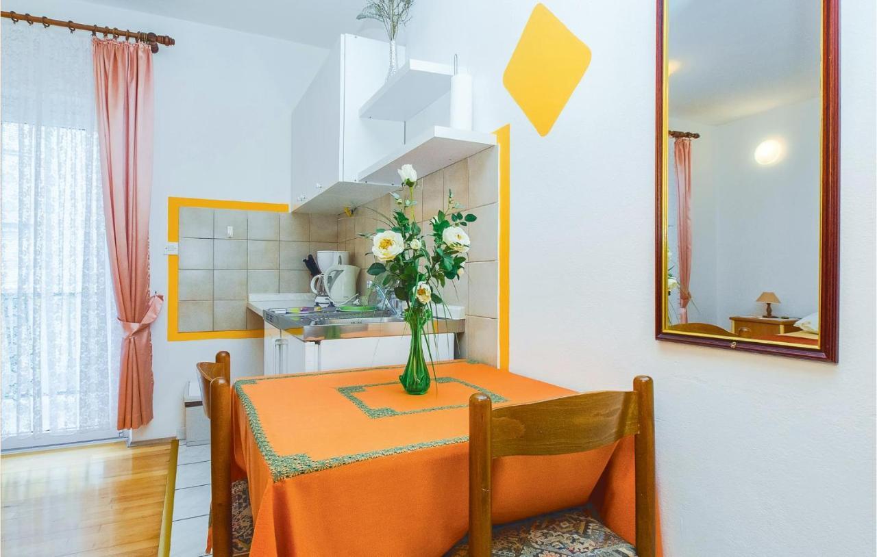 Lovely Apartment In Omis With Kitchenette Екстер'єр фото