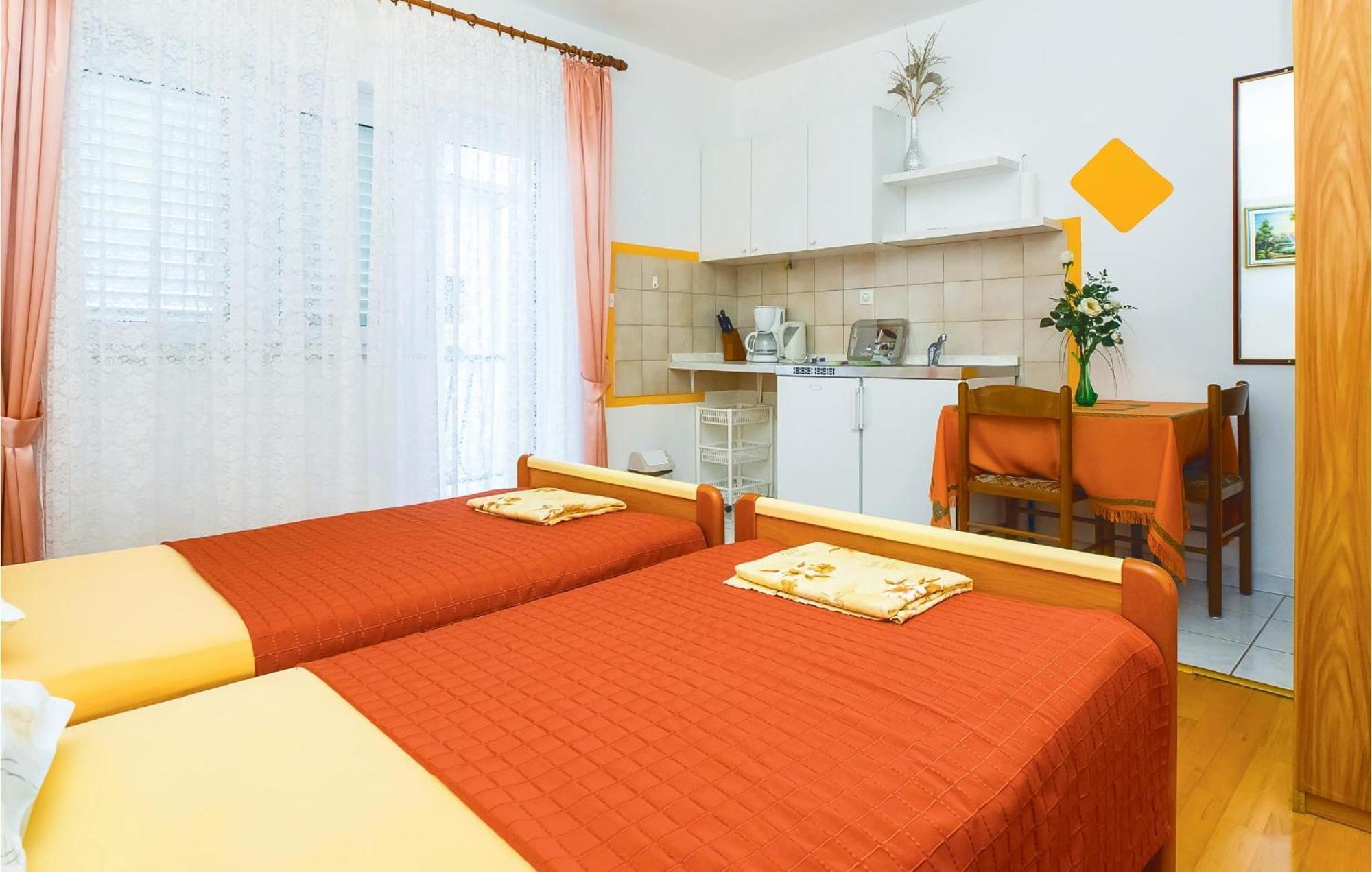 Lovely Apartment In Omis With Kitchenette Екстер'єр фото